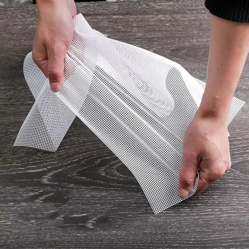 Flexible silicone mesh dehydrator liner