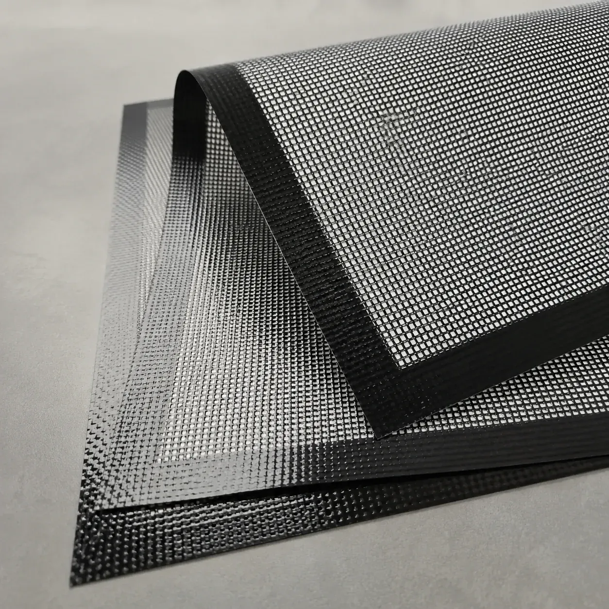 Silicone mesh mat with reinforced black border